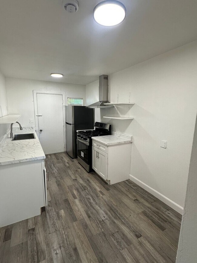 Foto del edificio - 3421 E McKinley Ave