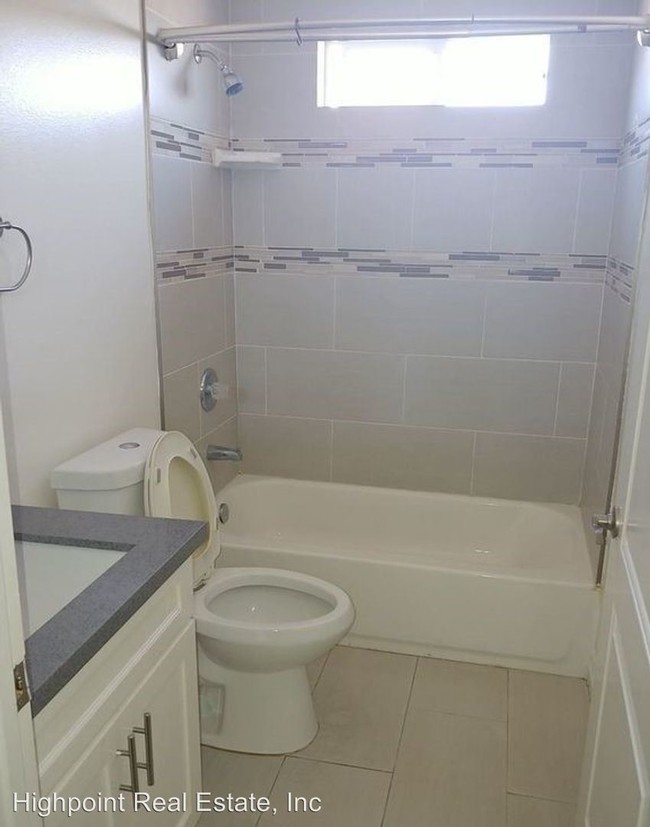 Foto del edificio - 1257 W 38th St