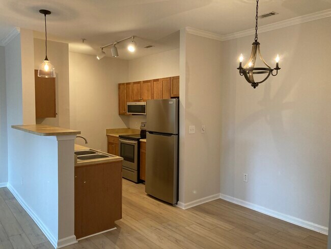 Building Photo - 400 Bucksley Ln