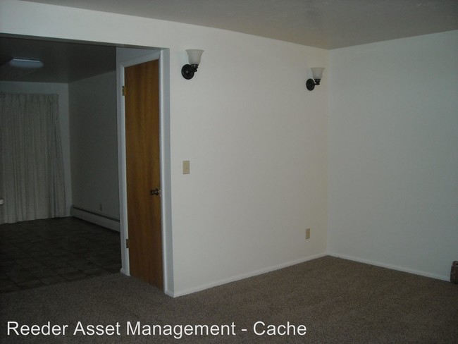 Building Photo - 819 E 100 N