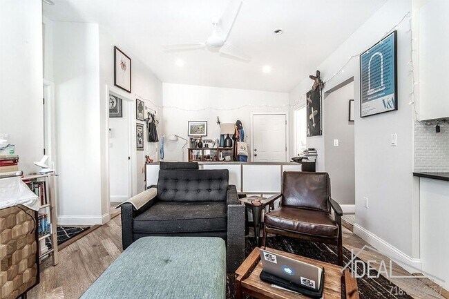 Foto del edificio - 679 6th Ave