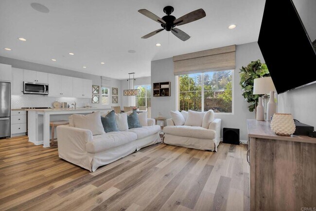 Foto del edificio - NEWER 4BD/2.5BA Home in desired Main Ranch...