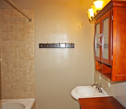 Building Photo - 541 W Porter Ave