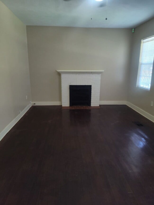 Building Photo - 358 E Ridgeway St