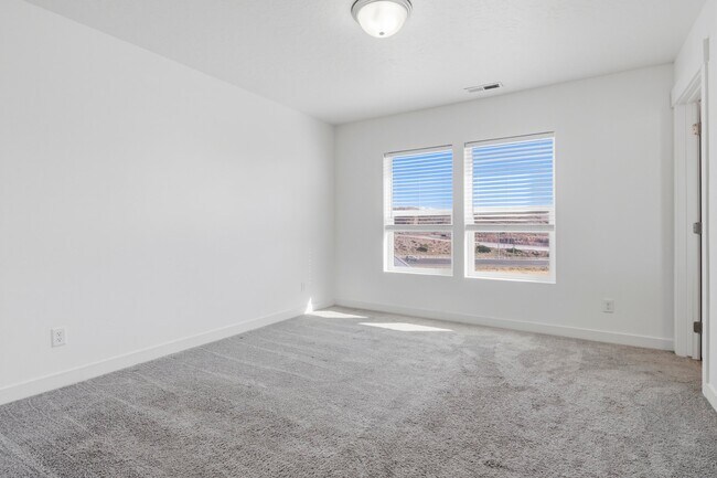 Foto del edificio - 4515 E Hurstbourne Dr