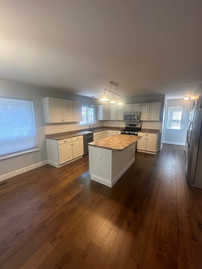 Foto del edificio - Beautiful 2 Story 4 Bedroom 4 Bathroom Home