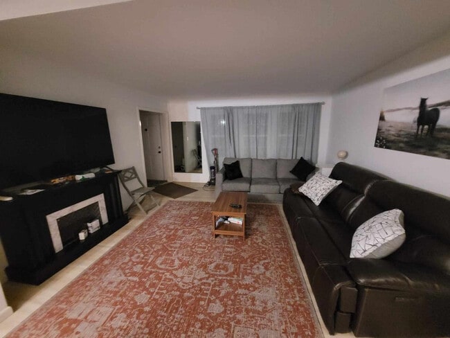 Building Photo - 967 Lacon Dr