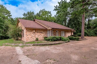 Building Photo - 2800 Lake Rd