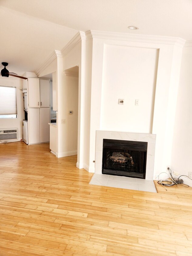 Foto principal - North Park 2bed 2bath, wood flooring, upst...