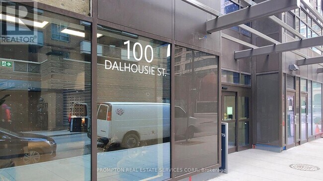 Photo du bâtiment - 100 Dalhousie St