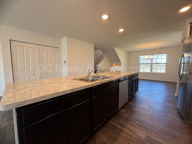 Foto del edificio - 2372 Upland Rd