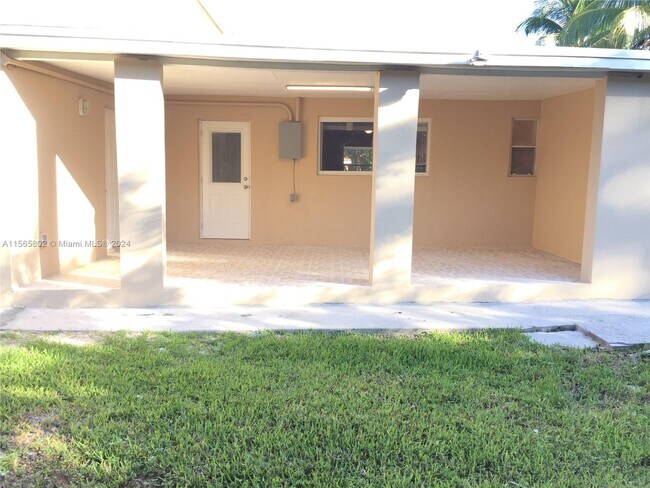 Building Photo - 9200 SW 43rd St