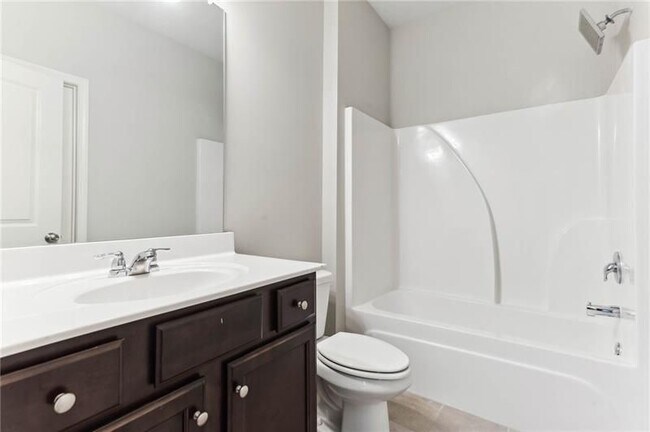 Foto del edificio - 5530 Mirror Lake Dr