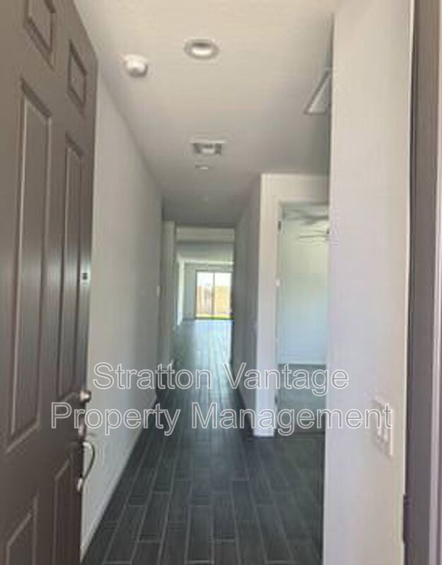 Foto del edificio - 235 N 156th Dr