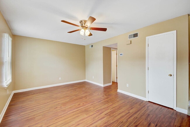 Building Photo - 2318 Applebee Way