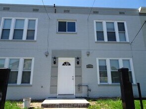 Building Photo - 1625 Butler St SE