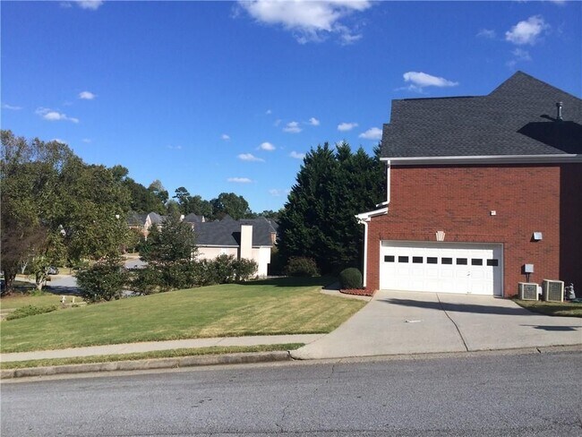 Building Photo - 2828 Oglethorpe Run Square