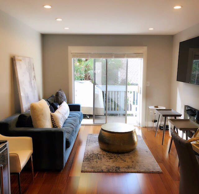 Living Room - 3847 Vineyard Ave