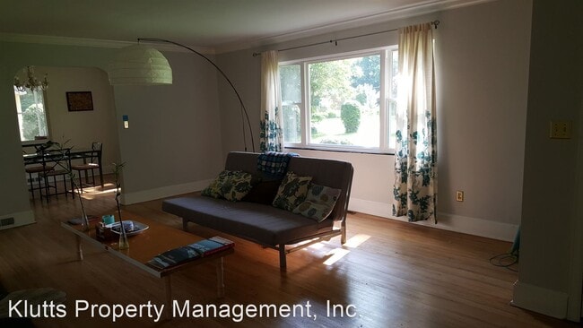 Building Photo - 3 br, 1 bath House - 1642 Medford Drive