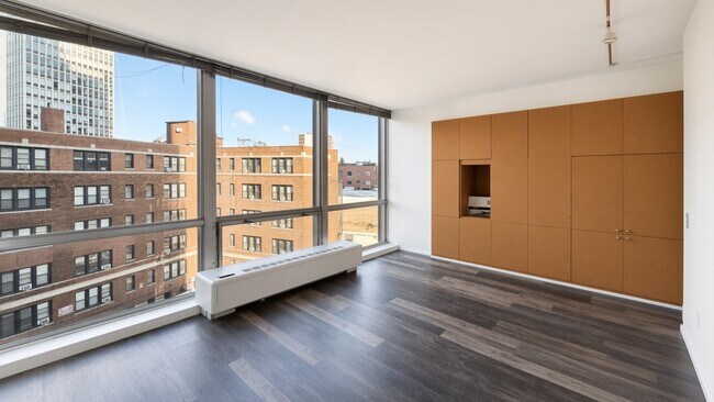 Foto del edificio - 2400 N Lakeview Ave
