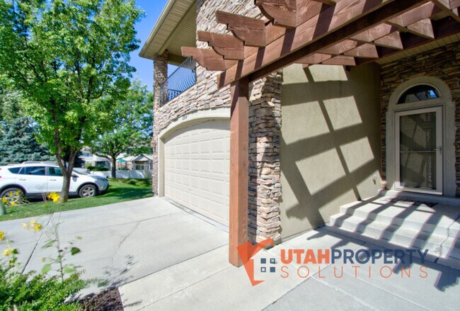 Building Photo - 259 Twin Bridges Ln S