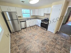 Building Photo - 8059 27th Ave