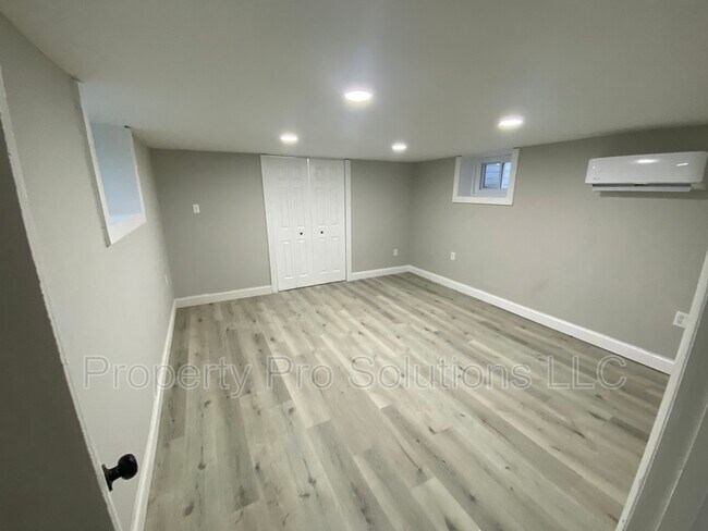 Foto del edificio - 703 North Point Rd