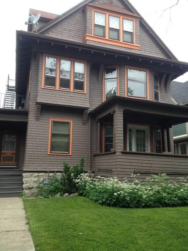 Primary Photo - 598 Ashland Ave