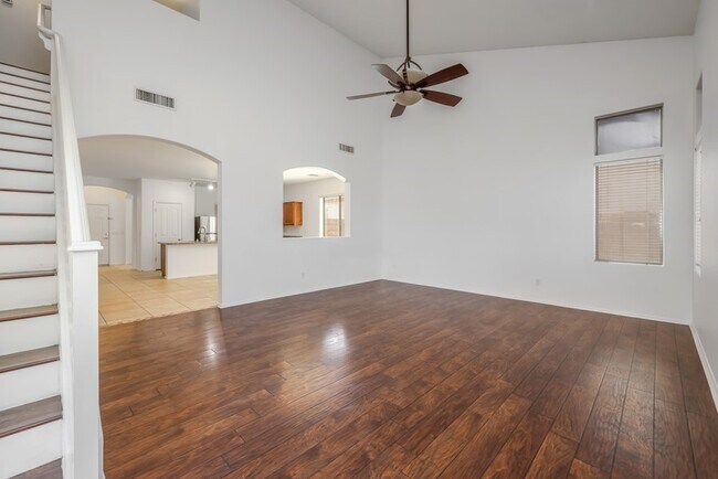 Building Photo - CHARMING HOME WITH HUGE BACKYARD!