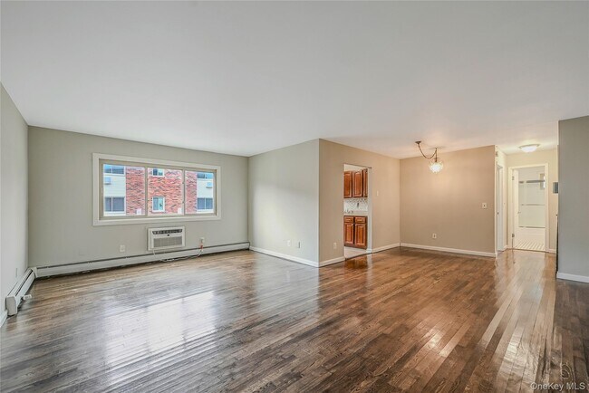 Foto del edificio - 2453 Union Blvd