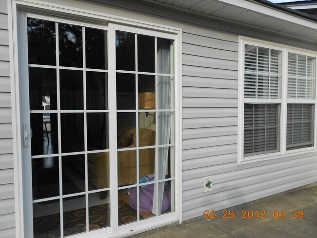 Building Photo - 123 Colonial Commons Ln
