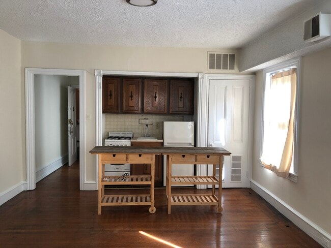 Kitchen and living area - 2124 Walnut St