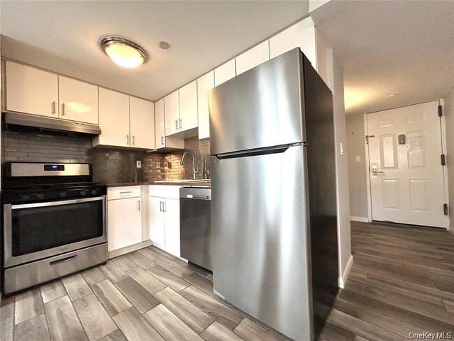 Building Photo - 63-47 Booth St