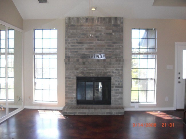 Building Photo - 2504 Autrey Dr