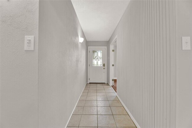 Foto del edificio - 2818 Hummingbird Ln