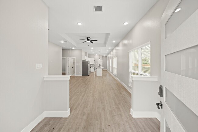 Building Photo - 507 Carl St