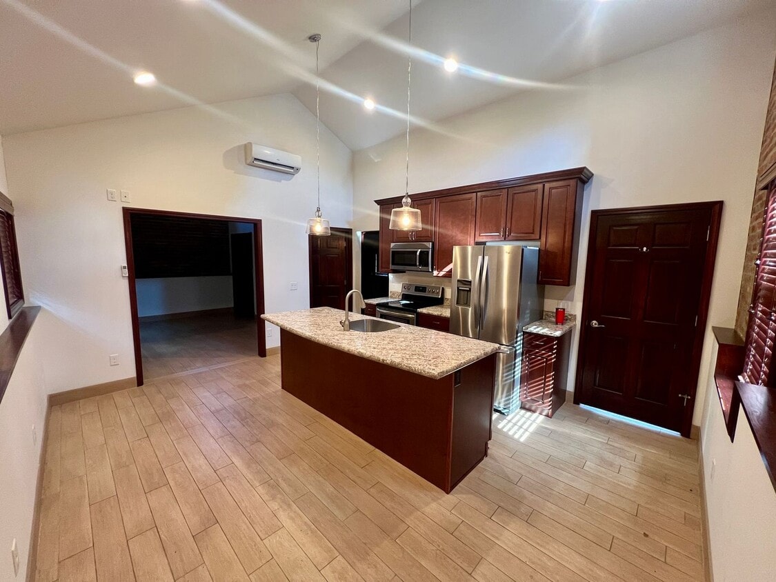 Foto principal - 104 Linwood Ave