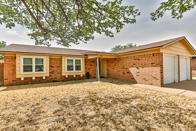 Building Photo - Super sharp three bedroom in South Lubbock welcomes roommates!