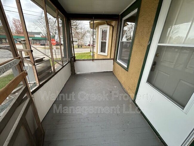 Building Photo - 518 Lake Ave