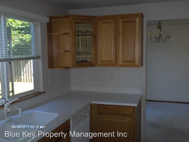 Building Photo - 3 br, 2.5 bath House - 1402 NE 127th Ave