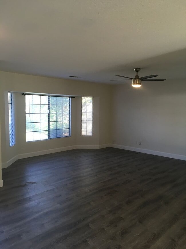 Building Photo - 2325 Candlewood Dr