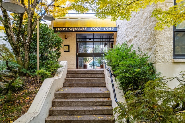 Entrance - Hoyt Square
