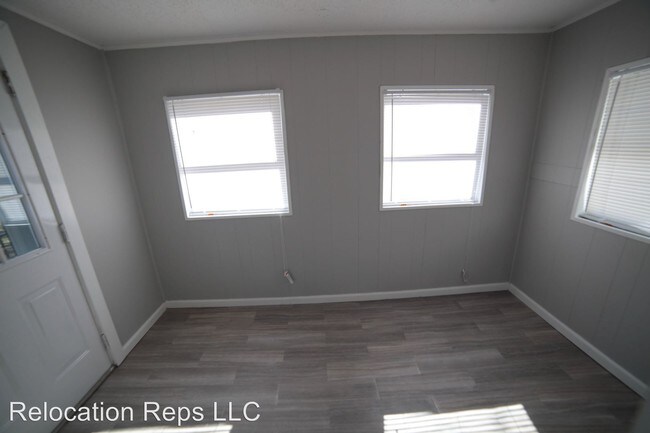 Building Photo - 2915 W 49th St