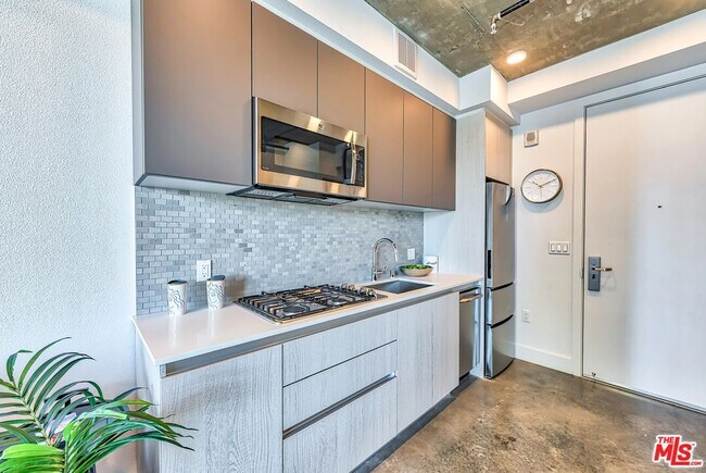 Foto del edificio - 3838 Dunn Dr