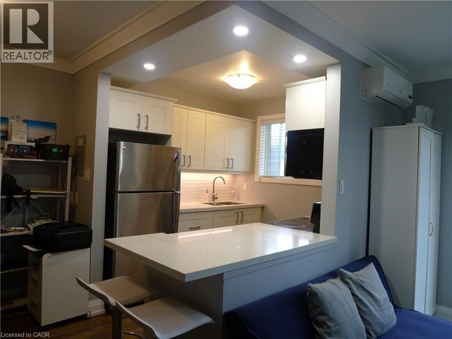 Building Photo - 2373 King St E