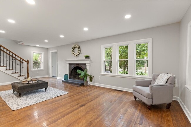 Foto del edificio - 129 Maple Ave