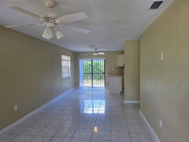 Foto del edificio - 309 NE 169th St