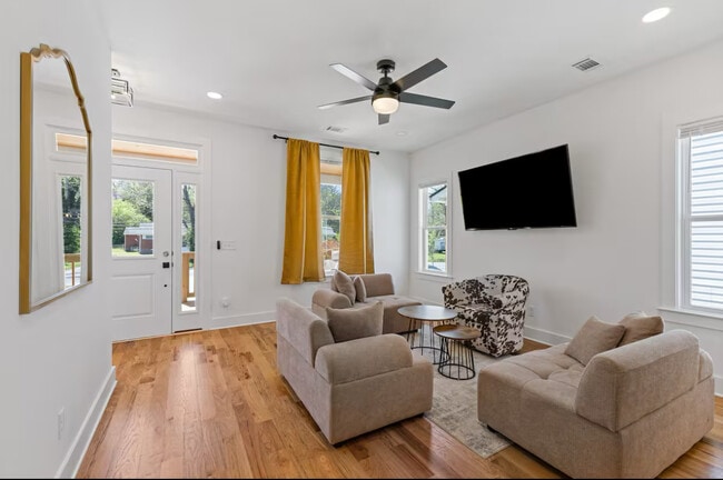 Foto del edificio - 2511 Whites Creek Pike