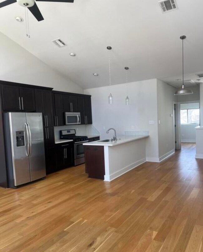Foto del edificio - 212 Highland Oaks Ln