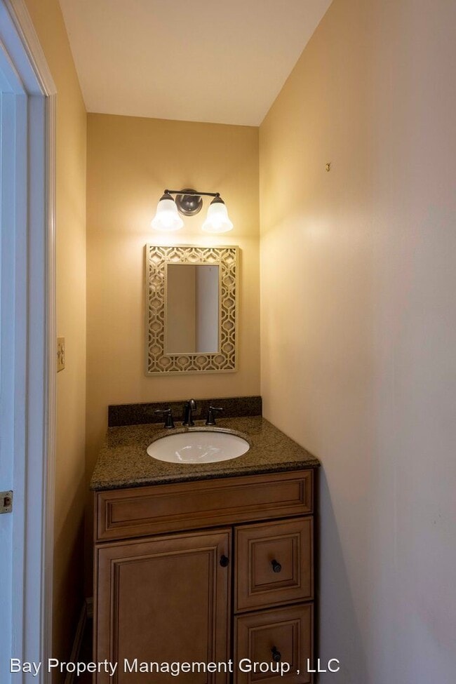 Building Photo - 3 br, 3.5 bath House - 9966 Shoshone Way